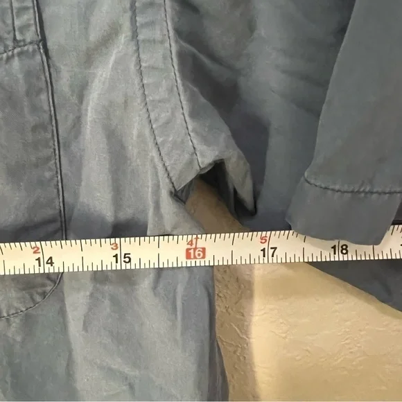 Tommy Hilfiger cobalt blue button up short sleeved shirt, L, logo on pocket. - Picture 4 of 10